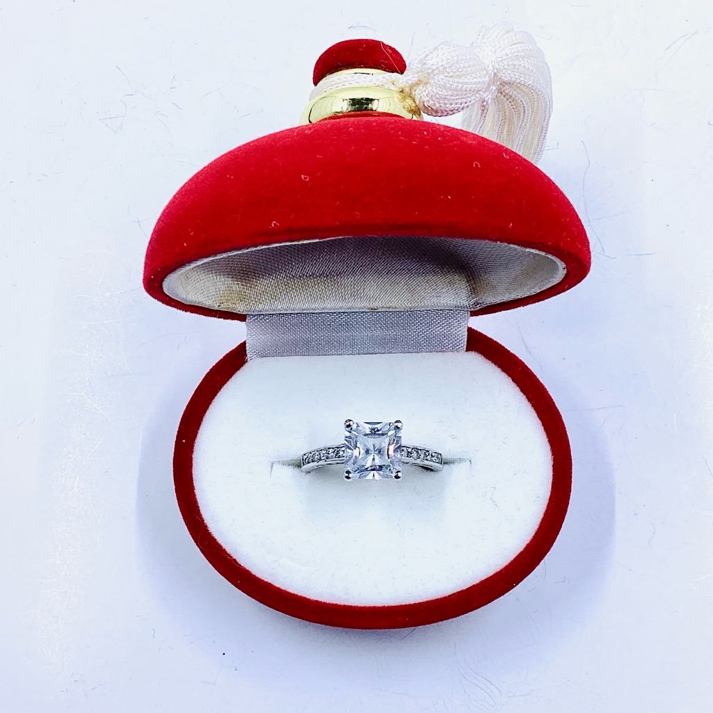 Lia Sophia Silver Tone Ring W Cubic Zirconia Gemstones Size 8 Gift Box 28$